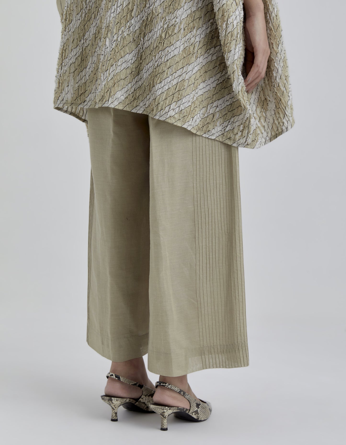 Natural Solid Pintuck Pants